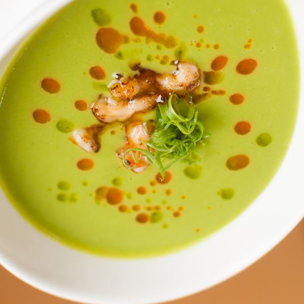 Крем-суп из зеленого горошка с тигровой креветкой